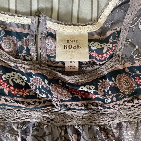 Knox rose floral top - Picture 4 of 8